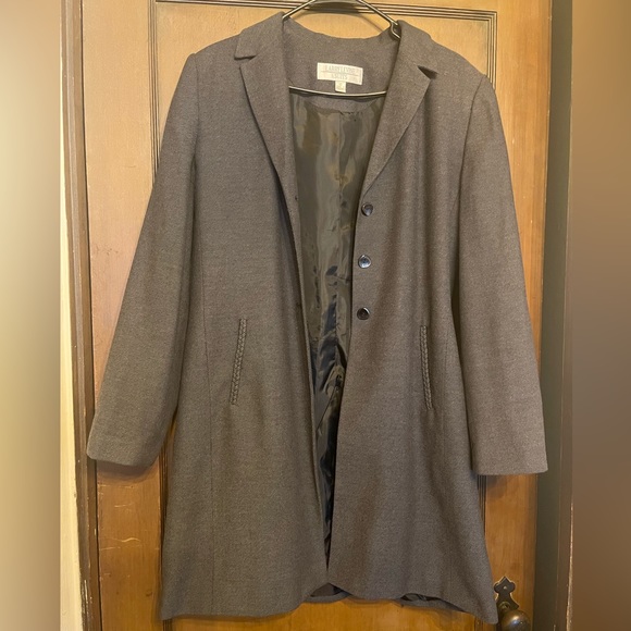 Larry Levine Jackets & Blazers - Larry Levine 2 piece Gray suit.